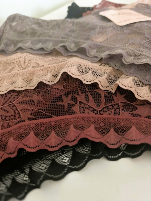 Koronkowe stringi Hana