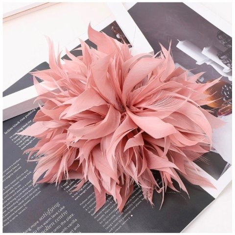 Broszka ozdobna, spinka do włosów 2w1 pióra pudrowy róż BZ207R