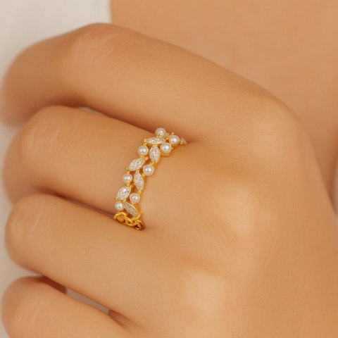 Pierścionek stal chirurgiczna platerowana złotem, z cyrkoniami i perłami PST934