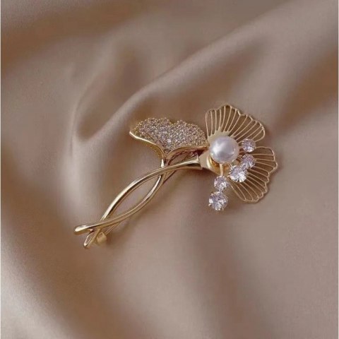 Broszka ozdobna - miłorząb z cyrkoniami BZ215