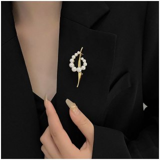 Broszka ozdobna - przeplatana złota z perłami BZ226